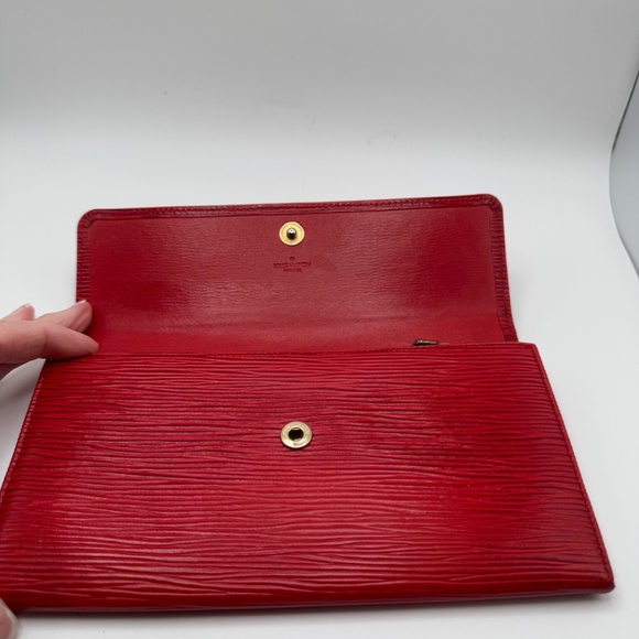 LOUIS VUITTON EPI SARAH LONG WALLET - Picture 3 of 7